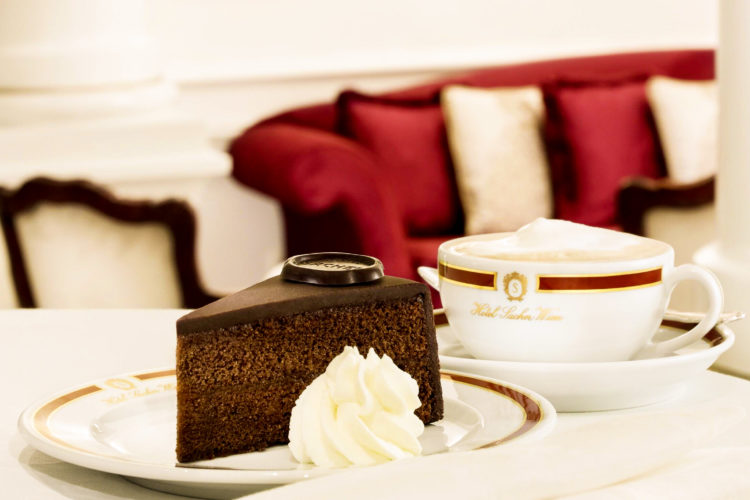 Foto: Die einzige hundertprozentig echte Sachertorte gibt es nur hier © Sacher Hotels Betriebsgesellschaft mbH