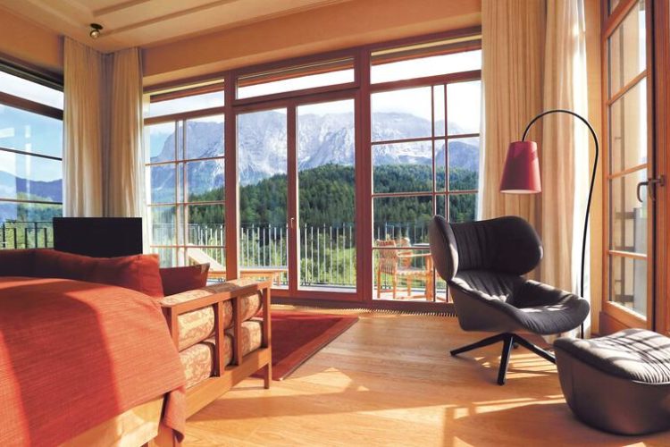 Die Ausstattung der Zimmer und Suiten ist zeitlos elegant.
(Foto: Schloss Elmau)