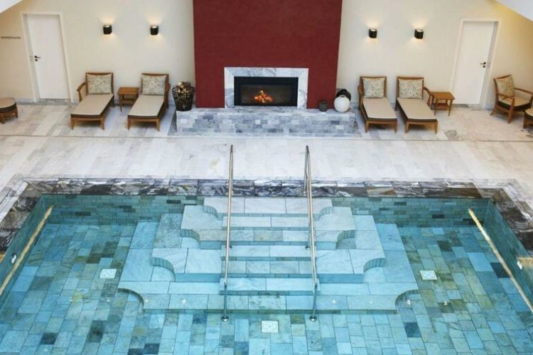 Schlosshotel Friedrichsruhe Innenpool