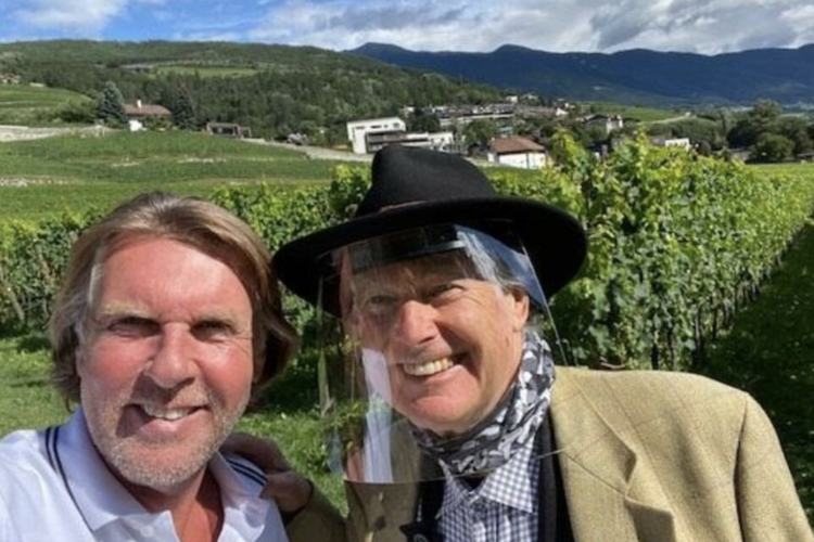 Handelsblatt-Autor Carsten K. Rath (l.) mit Weinsommelier Andreas Gottlieb Hempel