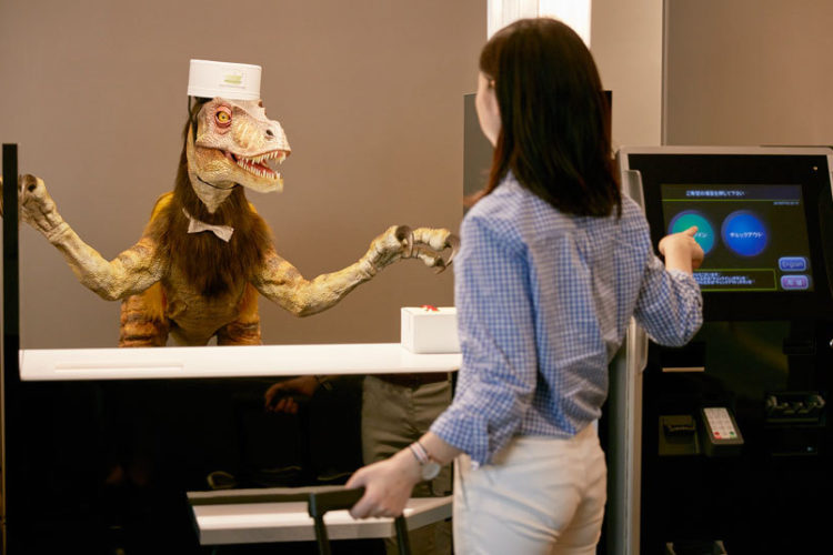 henn-na-hotel-weird-robots-japan