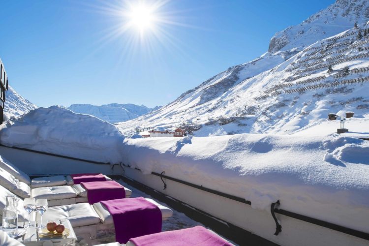 Die Dachterasse im Thurnher's Alpenhof in Zürs am Arlberg