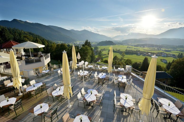 Hotel Panorama Royal, Bad Häring: Buddhas im Schnee